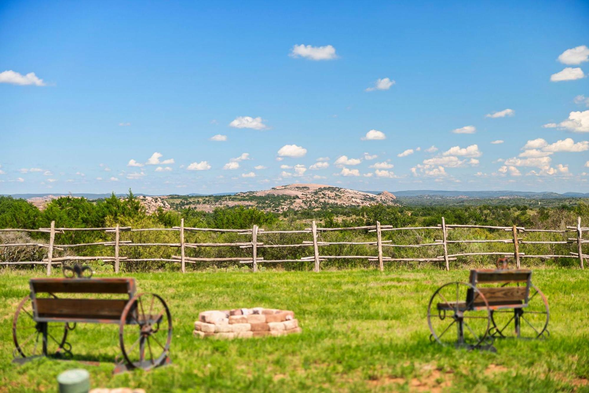 Enchanted Rockview Cabins Crabapple Ngoại thất bức ảnh